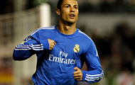 Video: Sút trúng mặt fan nữ, Ronaldo cởi áo tặng để xin lỗi