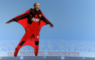 Roy Keane chỉ trích Ashley Young ăn vạ, David Moyes bảo vệ học trò