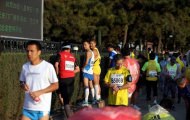 Nhiều người 'tè' bậy trong cuộc đua marathon Bắc Kinh