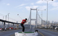 Woods đánh bóng golf từ châu Âu sang châu Á