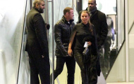 Rooney đưa vợ đi nghe nhạc trước trận gặp Arsenal