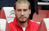 Bendtner nên rời Arsenal trước khi quá muộn