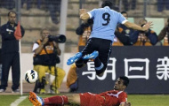 Tiền đạo Suarez có thêm màn ăn vạ