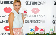 Hết bán kẹo, Sharapova lại thử sức làm phóng viên