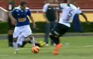 Video: Cầu thủ Cruzeiro rê bóng cực ảo tại giải Brazil