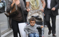 Kevin Boateng lồng lộn vì mất con
