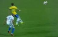 Video: Neymar tái hiện lại kỹ năng chuyền bóng không cần nhìn của Ronaldinho trong trận đấu với Honduras