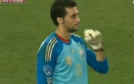 Video: Valdes chấn thương, Alvaro Arbeloa làm thủ môn 5 phút