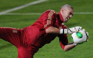Barca xác nhận mất Valdes đến hết năm