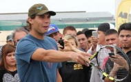 Nadal 'đọ vợt' với trẻ em nghèo