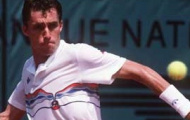 Video: Pha đánh bóng thẳng vào mặt đối thủ của Ivan Lendl