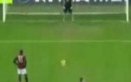 Video: Quả phạt đền hỏng của Balotelli (Milan vs Genoa)