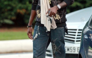 Adebayor chơi như thế nào?