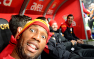 Drogba cướp máy ảnh chụp tự sướng