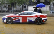 Aston Martin Vanquish biến thành Quốc kỳ di động tuyệt đẹp
