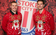 Cầu thủ Stoke City mặc đồ... con nít diễn thời trang Giáng sinh 2013