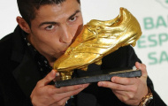 Chiếc giày vàng: CR7 bị “phả hơi nóng”