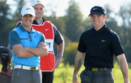 Cực dị: Rooney đá bóng siêu chuẩn trên sân… golf