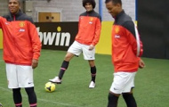 Video: Young, Fellaini và Nani biểu diễn kỹ năng sút bóng qua vòng tròn
