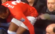 Video: Evra bị fan nữ ''sàm sỡ'' ngay trên khán đài