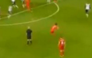 Video: Quả sút phạt nâng tỷ số lên thành 4-0 của Suarez (Liverpool vs Norwich)