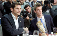 Tìm người thay Casillas, Real nhắm thủ môn M.U