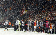 Trận đấu giữa Galatasaray và Juventus chính thức bị hoãn vì thời tiết xấu
