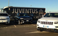 Dàn cầu thủ Juventus nhận 27 xe Jeep Grand Cherokee 'đập hộp'
