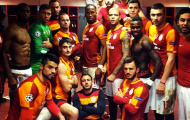 Sneijder và Drogba ăn mừng trên tuyết