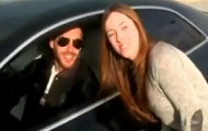 Video: Sergio Ramos 'đào hoa' được 2 fan nữ hôn nồng nhiệt