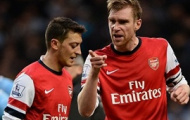 Video: Per Mertesacker 'phát điên' vì Mesut Oezil