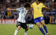 Video: Khoảnh khắc Kaka cho Lionel Messi 'hít khói'