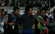 CĐV Myanmar nổi loạn vì trận thua Indonesia