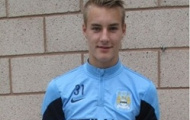 Thử việc tại Man United, Peter Schmeichel mới gia nhập... Man City