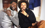 Adebayor xin lỗi vì bức ảnh “tự sướng” sau trận thảm bại
