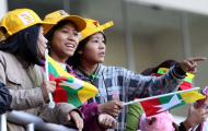 Teen Myanmar sặc sỡ đi cổ vũ SEA Games