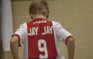 Video: Fan nhí được ban huấn luyện Ajax chiêu mộ vào vị trí tiền đạo cánh trái