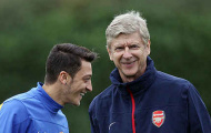 Arsene Wenger so sánh Oezil với Robert Pires