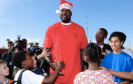 Ngôi sao NBA Saquille O' Neal đến thăm CLB các bạn nhỏ Venice