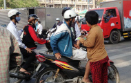 Dân phe vé giải U19 hốt bạc