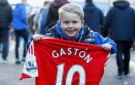 Ăn mừng bàn thắng: Tiền vệ Southampton bị trẻ con “hôi áo”