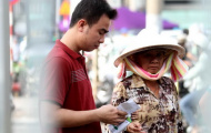 Dân 'phe vé' Giải U19 dùng đủ chiêu trò để gom vé