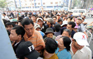 Người hâm mộ thua phe vé