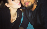 Kevin Boateng âu yếm bà bầu siêu mẫu