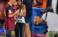 Chào 2014, Messi cùng bồ ngồi võng chơi đàn!