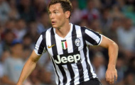 Lichtsteiner: Totti sai rồi! Juve mạnh hơn Roma
