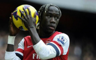 Arsenal tìm cách 'trói chân' Sagna