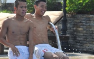 U19 Việt Nam bơi thả lỏng tại khách sạn