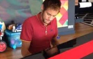 Video: Neymar chơi piano nhép và hát nhép như nghệ sỹ
