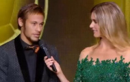 Video: Neymar bị MC xinh đẹp làm bẽ mặt trên sân khấu